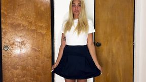 ayudando a la hijastra con la tarea de matematica a cambio tiene que hacer todo lo que le pida su padrastro pervertido