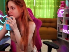 Pissing masturbating babe solo toy play