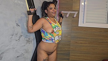 Novinha adora um sado e aproveita pra goza gostoso