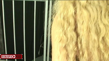 Lesbo entre duas ninfetas na prisão