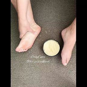 TinySizedFeet being rubbed in Mango Body Butter