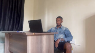 Masturbazione, eiaculazione, sega, eiaculazione – video amatoriale di giovani ragazzi asiatici tatuati, con un grosso cazzo scopato analmente