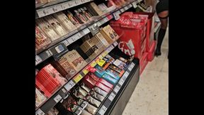 Exhib je fais mes courses sans culotte et je montre ma chatte juste &agrave_ c&ocirc_t&eacute_ d'_...