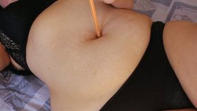 Deep navel poking with a pen [MOV]