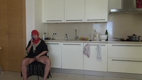 A Lebanese Slut Talks on the Phone and Masturbates