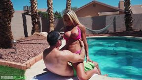 Fit Kitty Outdoor Sex