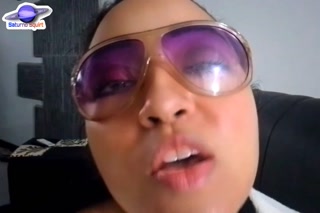 Saturno Squirt stepsister puts a bottle in her pussy, plays with her feet and rubs her clit dry 🤤🤤