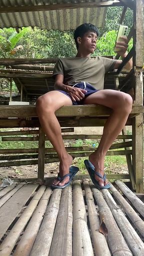 Young Pinoy Twink Jerks off Secretly Outdoors