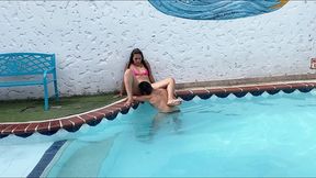 sexo al aire libre en la piscina con la caliente de mi cunada hasta el orgasmo