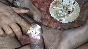 Cream laga kar chudaibki bhabhi ki