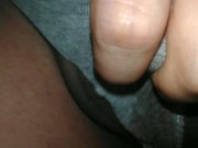 トイレで喘ぐ日本人男子大学生が我慢汁を垂らしながら亀頭を責めてオナニー