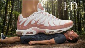 Géante dans la forêt 1080P mp4