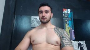 European Bear Chats on Cam with Bare Chest