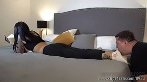 I am busy you sniff my feet