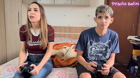 Gozei gostoso sentando no pau do meu meio irm&atilde_o quando minha madrasta saiu (completo no RED)