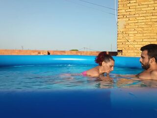 Me follo la garganta de mi vecina y su pedazo culo