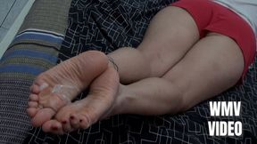 He fucks my soles while I completely ignore! Wrinkled soles footjob! (WMV VIDEO)