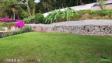 Chapeuzinho vermelho encontra o lobo dotado no bosque - Mirella Mansur - Big Bambu