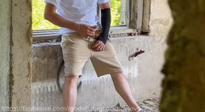 Cumshot After Seeing a Hot Athlete and a Stepdaddy with Huge Dicks Fed Each Other&#039;s Sperm