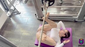 Sweaty Anal Fuck for Big Ass Brunette After Hot Workout