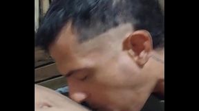 Mamei o novinho filho do dono do sacolao escondido dentro do estoque