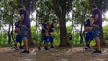 CASADO ARROMBANDO MEU CU NA TRILHA DO PARQUE
