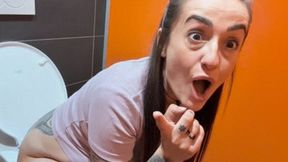 Splashes of other women *two public toilets wmv