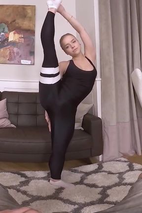Contortion sex gymnastic with flexi stepsister