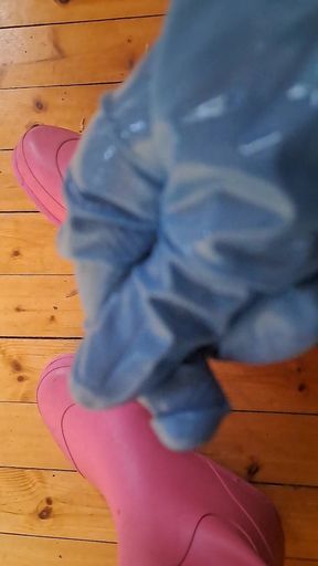 Oily blue rubber gloves, Pink rubberboots