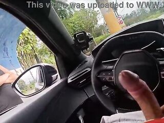 Risky masturbation in public with a hawt hotty at the bus stop!