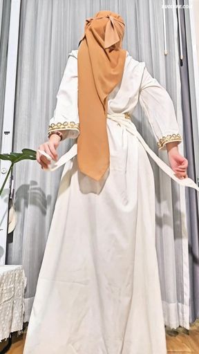 Muslim Hijabi Twerking in Abaya &amp; Heels DuoLure