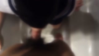 【口オナホ】飲尿からのイラマチオ。小便を吐き出す便女