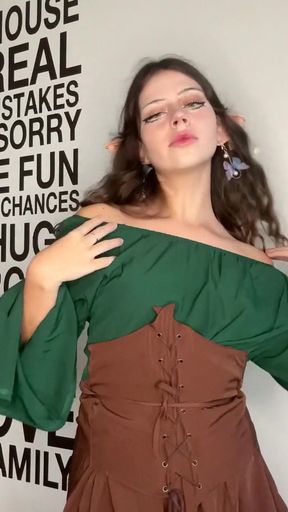 Curvy solo girl poses for free OnlyFans content