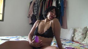 Kinky MILF Loves to Have Sex with Bisexual Guys Who Like Pegging