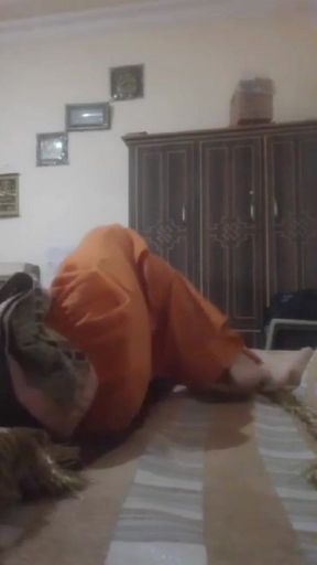 Pakistani Pathan Girl in Orange Shalwar Showing Her Ass