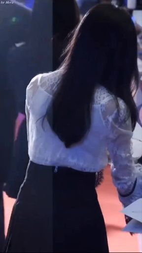 K-pop girl group showcases long legs and thick thighs