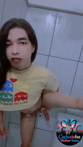 Carlazinha Safada Naked on Her Knees Asking for Cum on Her Face