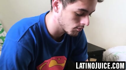 Hot Maximiliano explodes cum while getting his ass rimmed