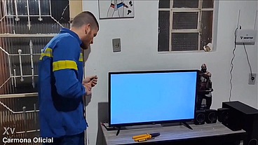 Chamei o eletricista meu cartão não passou ele me comeu e gozou dentro