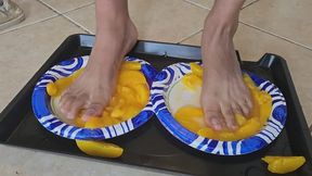 Barefoot Peach Food Crush – Bratty Domme Messy Feet Fetish Video