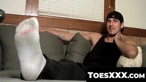 ToesXXX.com - Twinkie's sensual foot massage and mutual cumming
