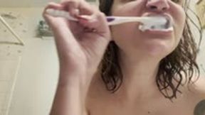 AYLA BRUSHES HER TEETH NAKED