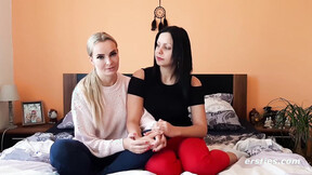 Ersties - Julia P und Victoria P - Mädchen lecken besser!