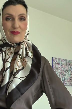 Afternoon Headscarf Try-on, Part 1 - Lady Victoria Valente