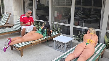 SHEIK Árabe veio para o Brasil em época de COPA DO MUNDO* ELE E SEU GUIA TURÍSTICO LEVARAM TORCEDORAS BRASILEIRAS QUE ESTAVAM NO HOTEL PARA O QUARTO E FODERAM ATÉ O CUZINHO DAS SAFADAS