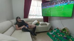 follando la boca de la esposa de mi jefe durante los partidos del mundial