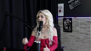 Deu o cu em cima do formigueiro, n&atilde_o gosta das coisas do BDSM e quando fez a chuca... - Kyra Sex (SHEER/RED)