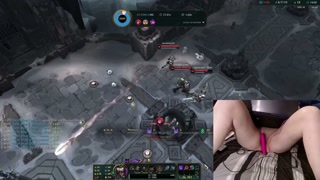 [GER] Gamer Girl playing LoL with a vibrator between her legs