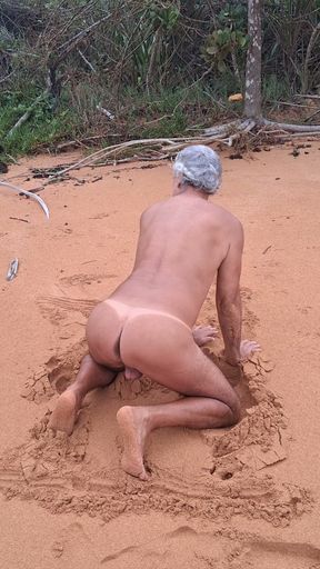 Ladysilva on the beach naked showing off her tanned hot ass