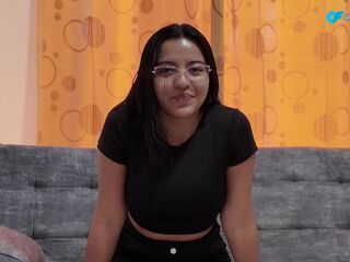 mi nueva vecina me da la bienvenida